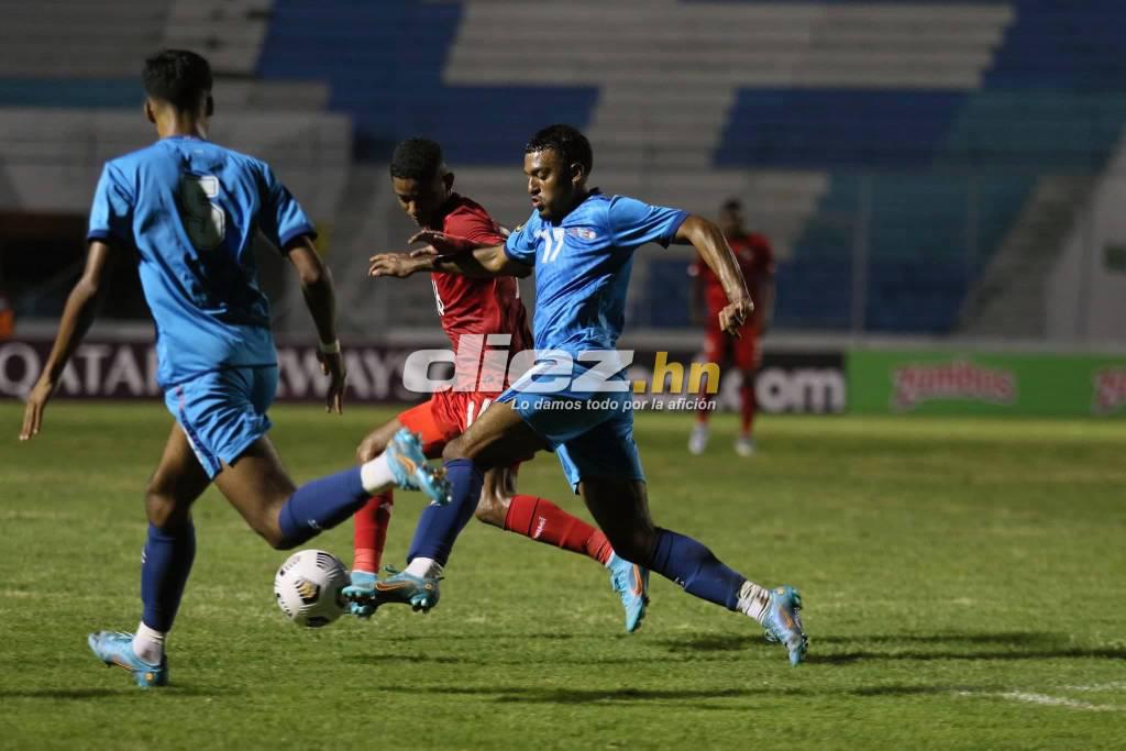 “Pónganla de delantera”, la guapa fisioterapeuta que se robó el “show” en el duelo entre Panamá y Aruba en el Nacional