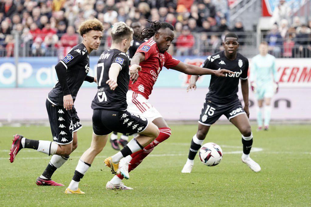 ¡Disfrutando como una estrella de fútbol! El estilo de vida que el hondureño Alberth Elis presume desde que llegó a Europa