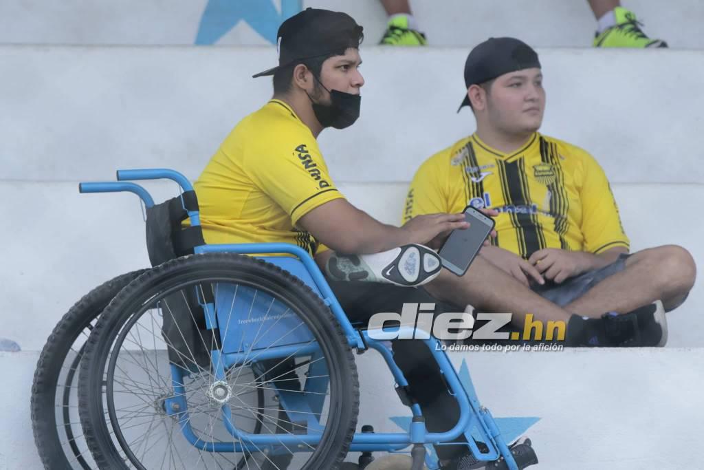 La nueva mascota de La Máquina, sonrisas, bellezas y todo el color durante el amistoso de Real España en Choloma