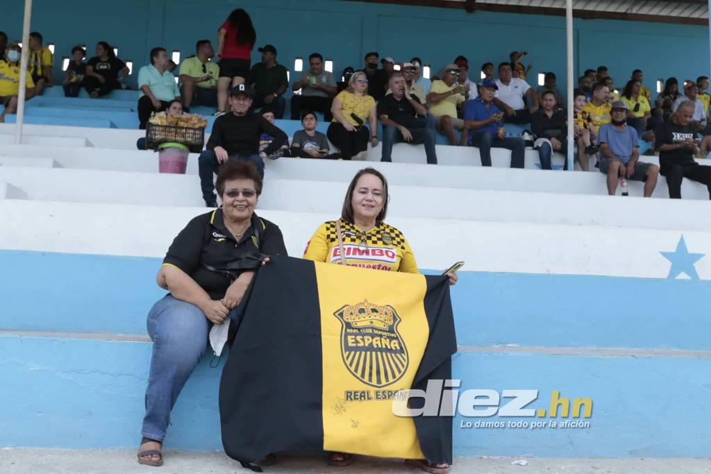 La nueva mascota de La Máquina, sonrisas, bellezas y todo el color durante el amistoso de Real España en Choloma