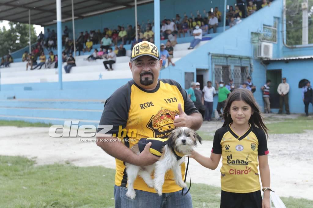 La nueva mascota de La Máquina, sonrisas, bellezas y todo el color durante el amistoso de Real España en Choloma