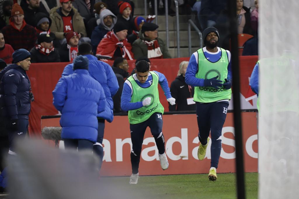 ¿Qué hacía Luis Palma? La reacción de la banca de Honduras ante la paliza y la fiel afición hondureña en Toronto