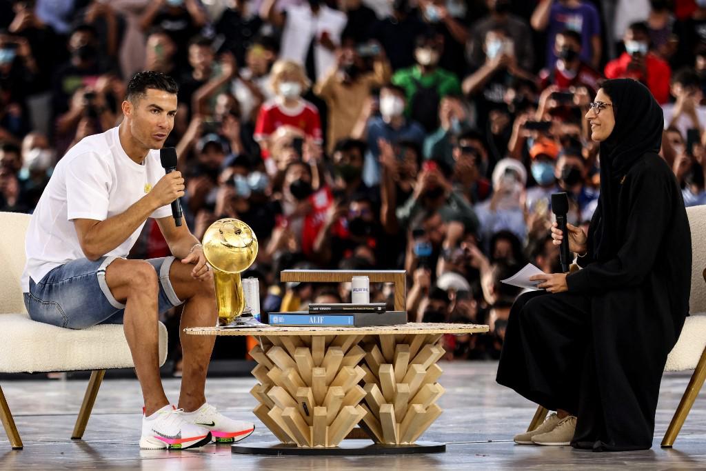 ¡Locura por el Bicho! El premio que recibió Cristiano Ronaldo mientras está de vacaciones en Dubái