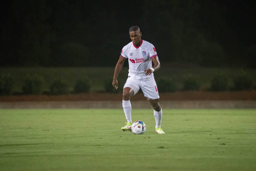 Brayan Beckeles y su buena forma con el Olimpia en respuesta a sus críticos: “acá es trabajo, no es la edad”