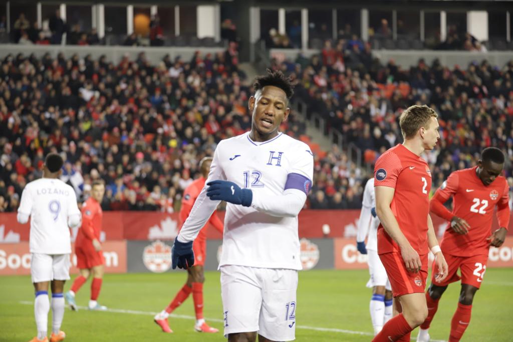 ¿Qué hacía Luis Palma? La reacción de la banca de Honduras ante la paliza y la fiel afición hondureña en Toronto