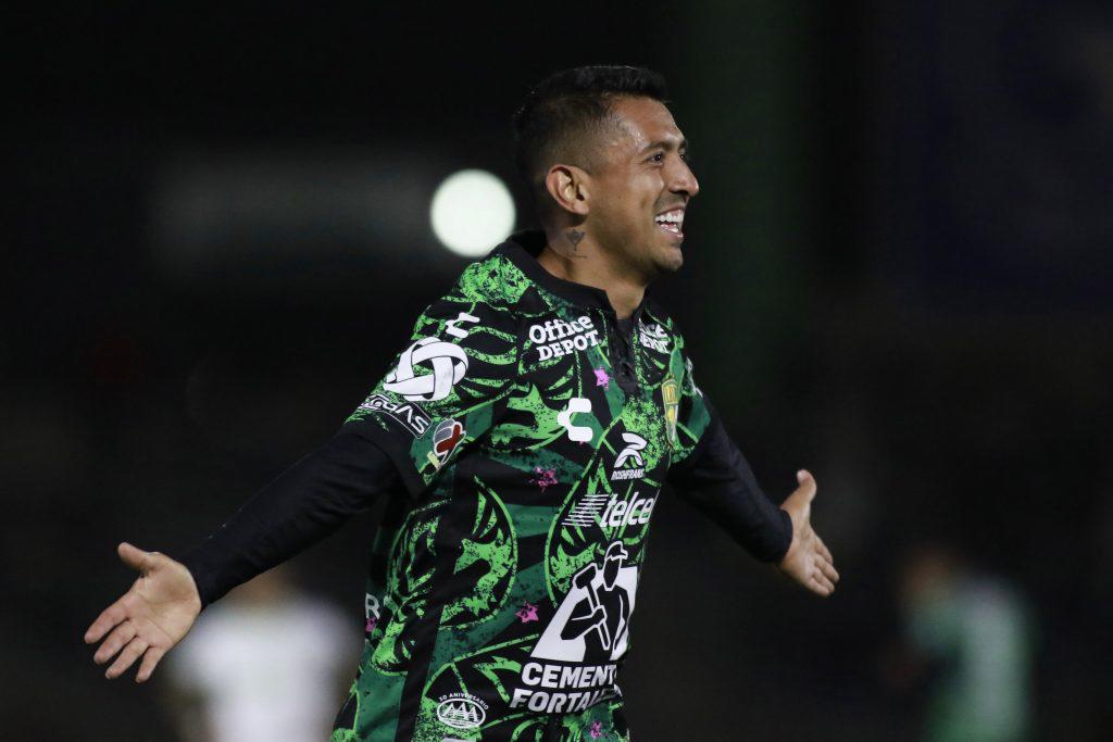 Se filtra el salario de Dani Alves con Pumas: estos son los 15 futbolistas mejor pagados de la Liga MX