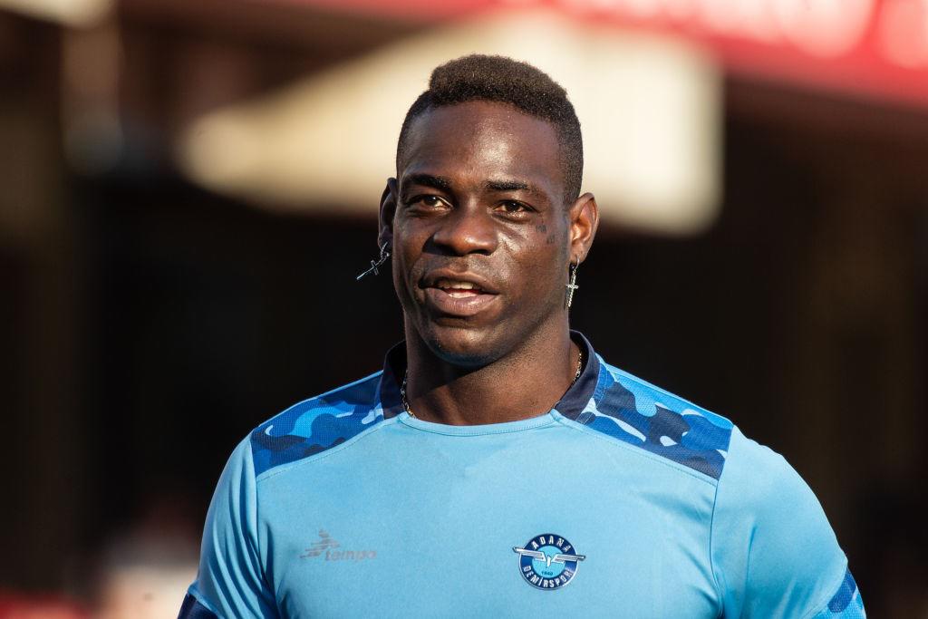 Luego de dos temporadas, Mario Balotelli regresó al Adana Demirspor y firma por un año.