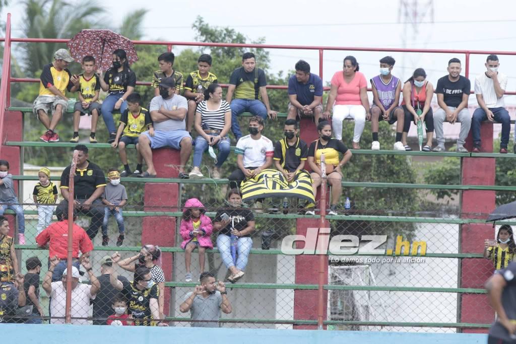 La nueva mascota de La Máquina, sonrisas, bellezas y todo el color durante el amistoso de Real España en Choloma