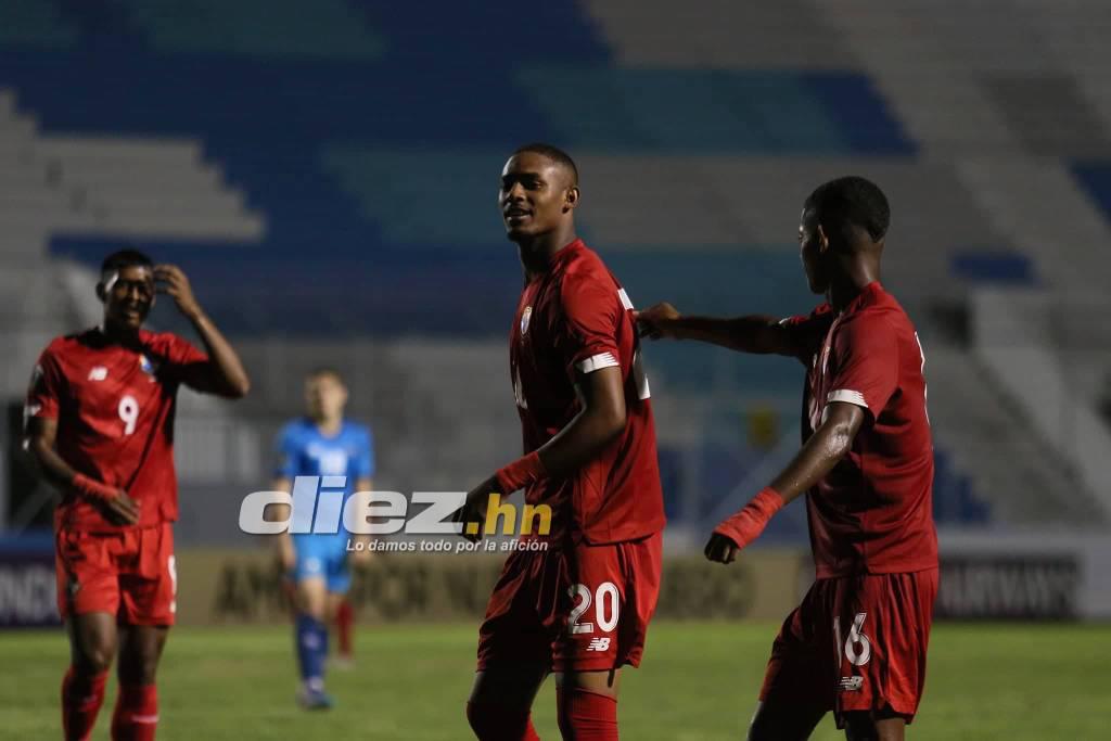 “Pónganla de delantera”, la guapa fisioterapeuta que se robó el “show” en el duelo entre Panamá y Aruba en el Nacional