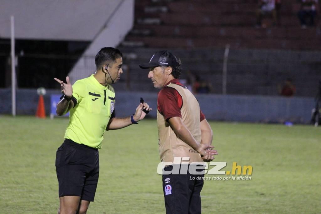 ¿A quién ‘espiaba’ Héctor Vargas? Derroche de bellezas, pasillo a Motagua, el abrazo de Obando con su hijo y tremendo ambiente en Olancho
