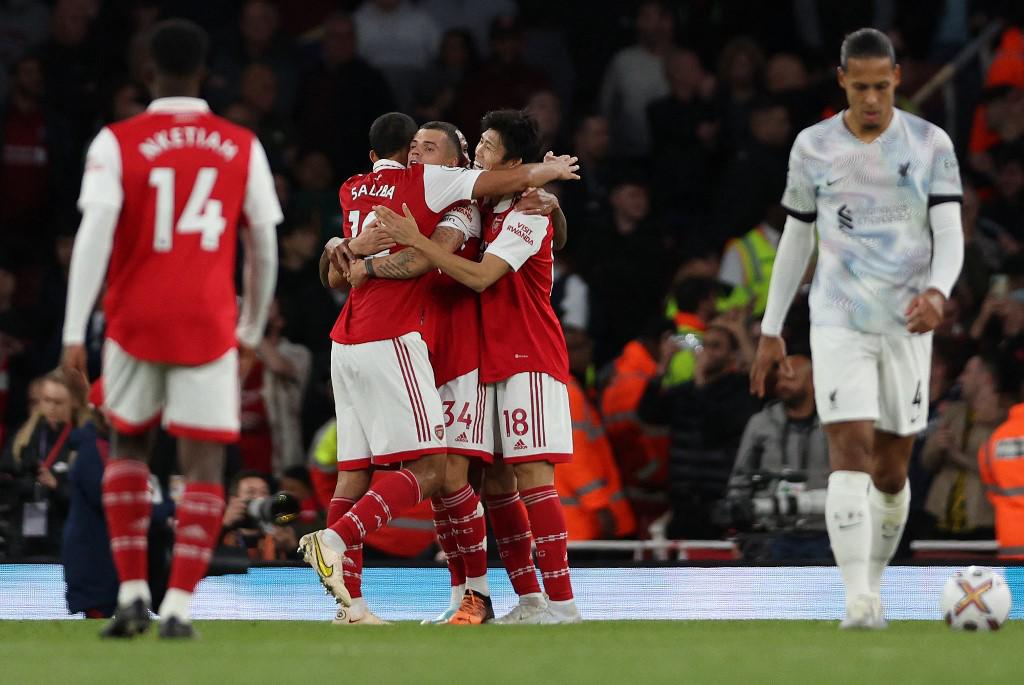 Arsenal recupera el liderato de la Premier League luego de vencer a un Liverpool que sigue en crisis