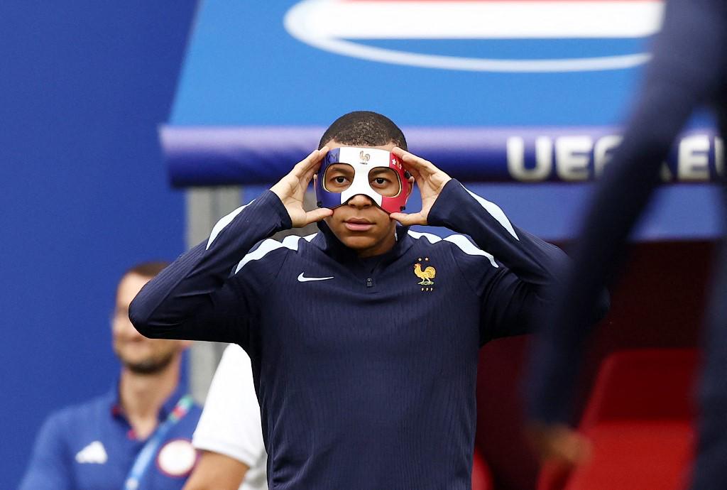Así es la máscara especial de Kylian Mbappé tras el fuerte golpe que sufrió en la Eurocopa 2024