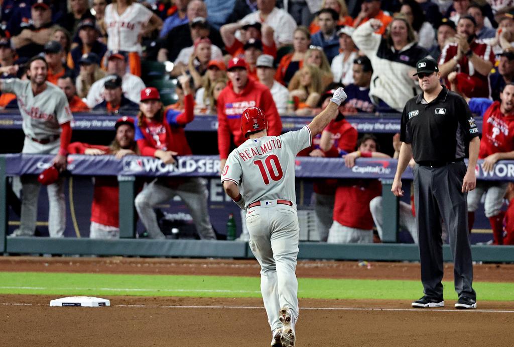 ¡Los Phillies vienen de atrás y le sacan el triunfo de la bolsa a los Astros en el inicio de la Serie Mundial!