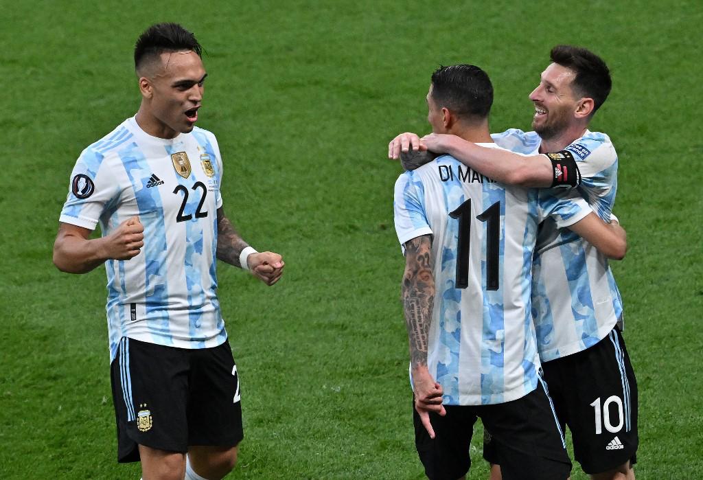 Messi sufre terrible codazo y Chiellini no lo podía agarrar; así festejó Argentina tras golear a Italia y ganar la Finalissima