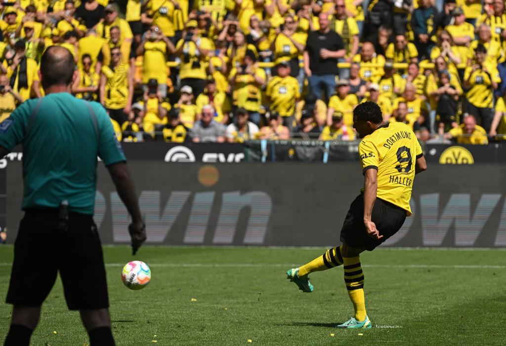 Las desgarradoras imágenes de Reus; Haller y Bellingham destrozados tras la pérdida del título del Dortmund en la Bundesliga