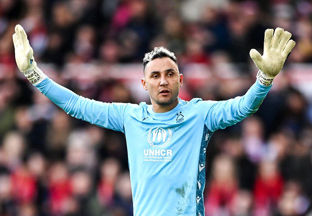 Duro golpe en la cara, nuevo dorsal y termina MVP: Así fue el dulce debut de Keylor Navas en la Premier League (FOTOS)