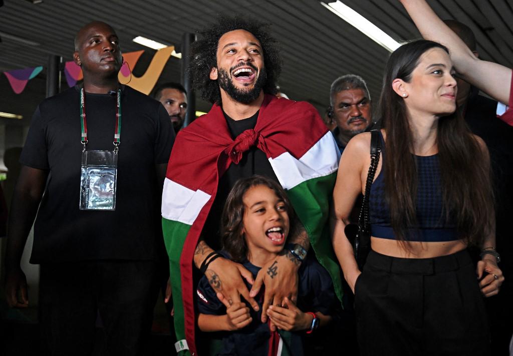 Fue recibido por 35 mil personas y tiene un “gemelo”: La tremenda presentación de Marcelo con Fluminense ¿Y su esposa?