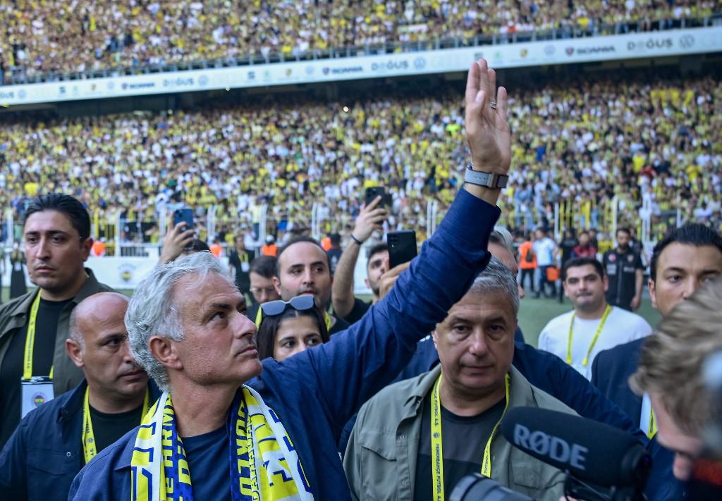 Mourinho desató la locura con Fenerbahce y le abre las puertas a un jugador de Real Madrid: “Si quieres venir...”