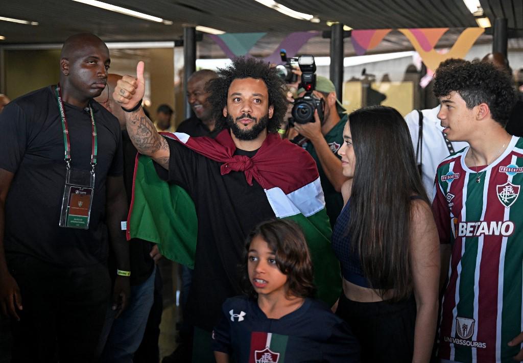 Fue recibido por 35 mil personas y tiene un “gemelo”: La tremenda presentación de Marcelo con Fluminense ¿Y su esposa?