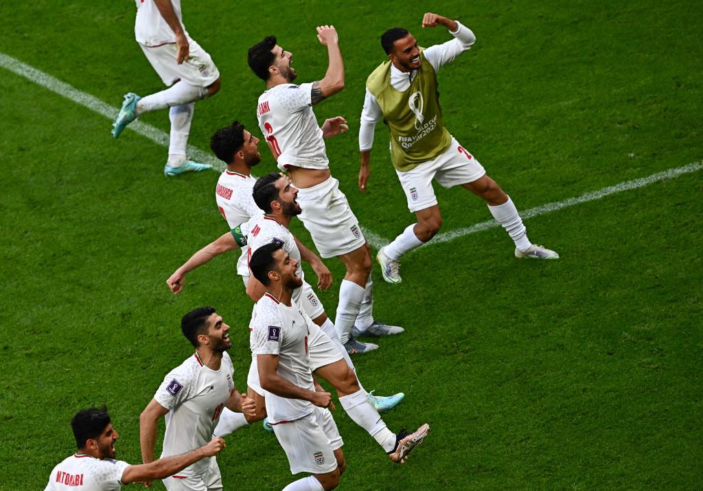 Rodillazo a la cara: así fue la primera expulsión del Mundial, la frustración de Bale y la locura de Irán tras derrotar a Gales