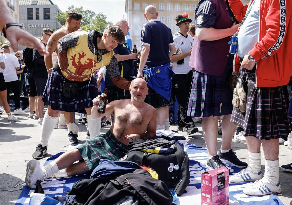 Gaitas, en faldas y con cervezas: afición de Escocia se toma Múnich previo al partido ante Alemania en la Eurocopa 2024