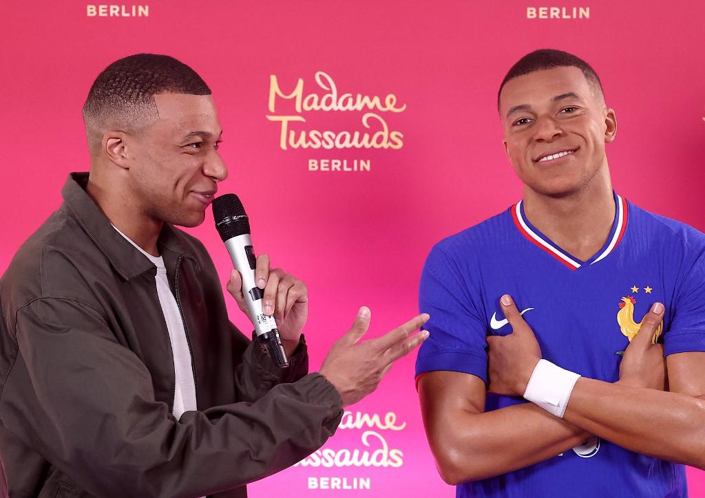 ¡No lo podía creer! La viral reacción de Mbappé tras ver su figura de cera en París: “Es más Kylian que yo”
