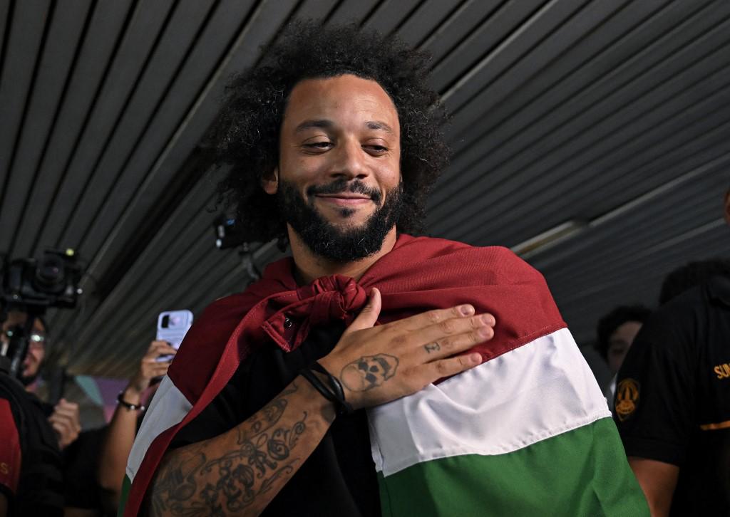 Fue recibido por 35 mil personas y tiene un “gemelo”: La tremenda presentación de Marcelo con Fluminense ¿Y su esposa?