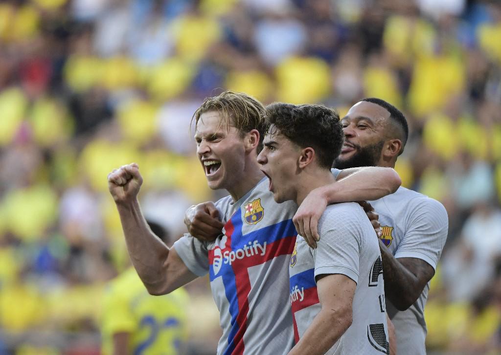 Barcelona goleó al Cádiz en un partido con mucho drama por un aficionado que se desplomó en las tribunas