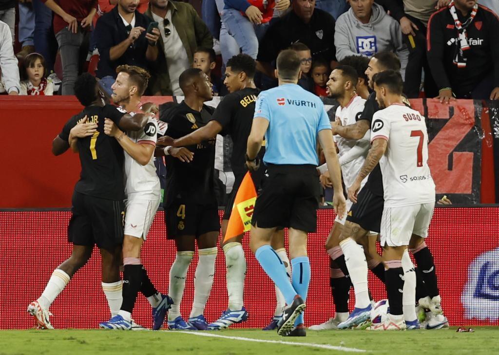 Vinicius explota contra el Sevilla por otro episodio racista y la decisión del club con un aficionado que atacó al brasileño