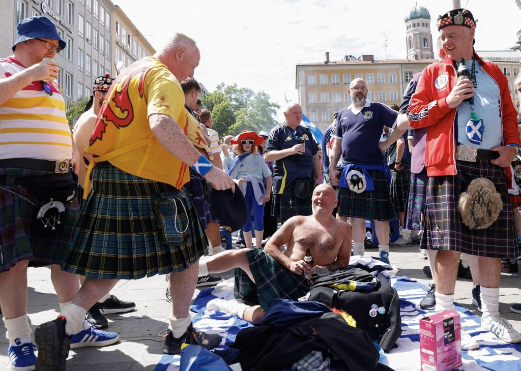 Gaitas, en faldas y con cervezas: afición de Escocia se toma Múnich previo al partido ante Alemania en la Eurocopa 2024