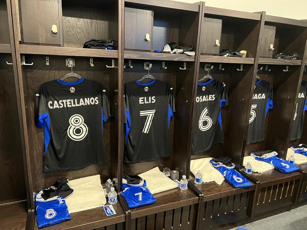 Ambientazo en el BMO Stadium: color catracho, clima frío en Los Ángeles y el uniforme que usó Honduras ante El Salvador