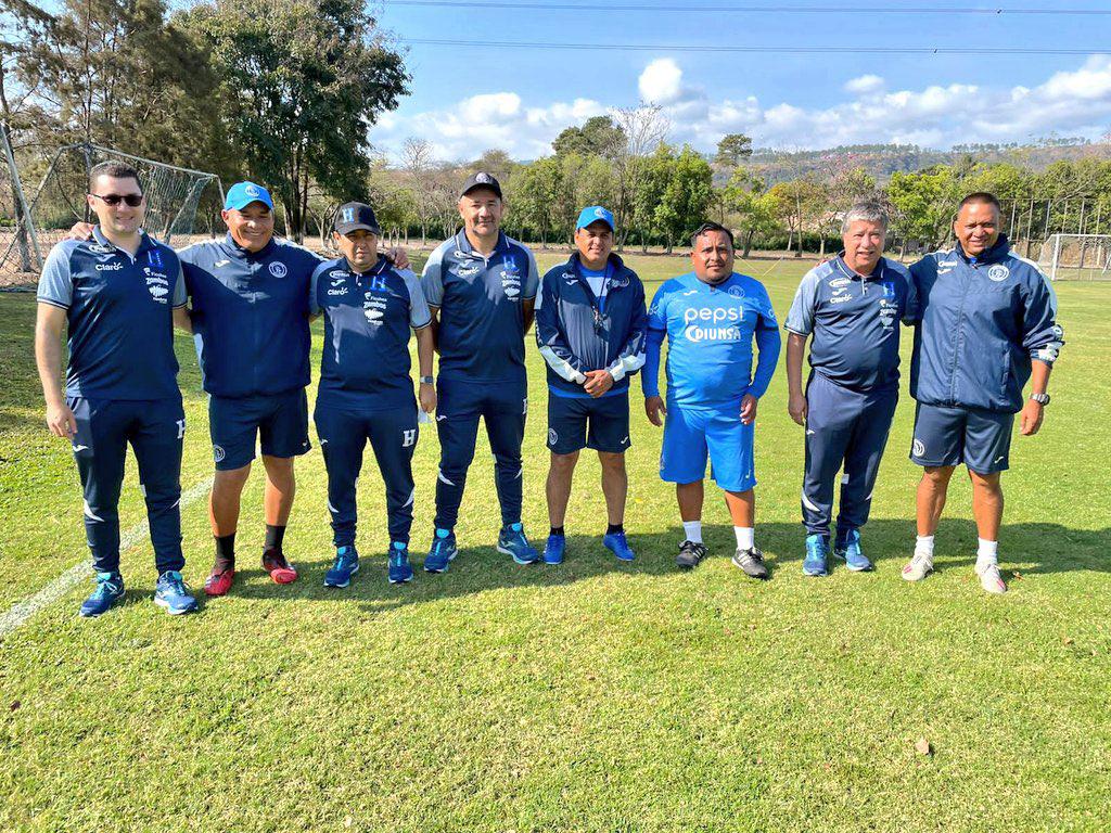 Visitas especiales: Plantilla de Motagua vive una inusual práctica con la presencia del Bolillo Gómez y la de sus máximos dirigentes