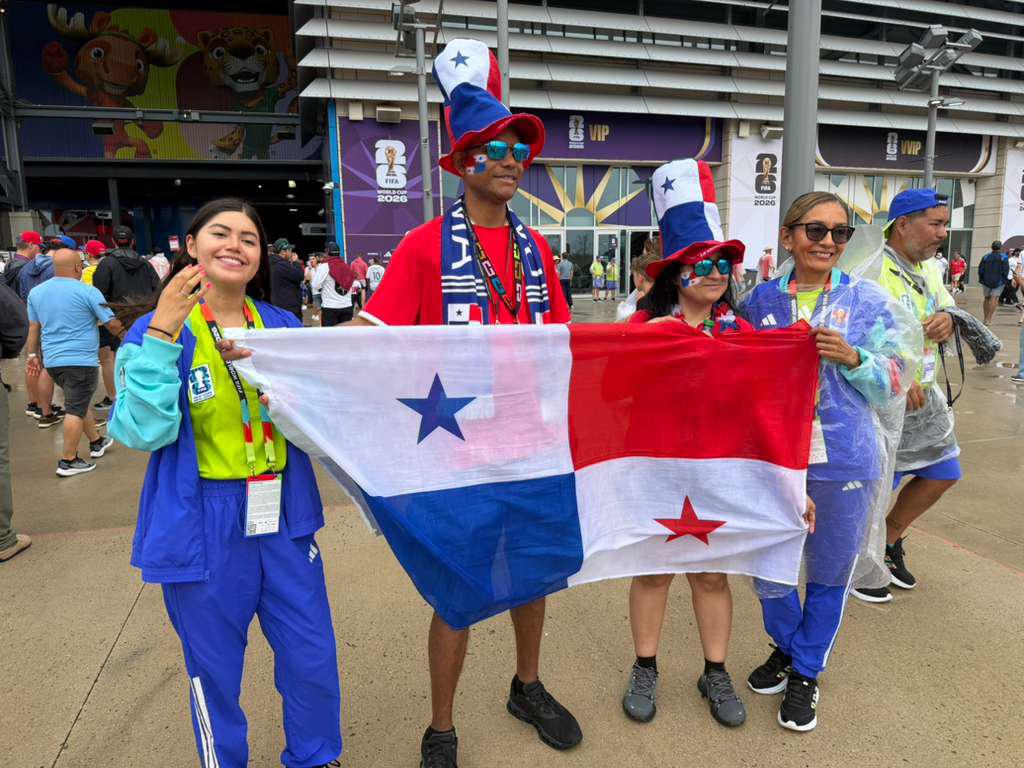 ¡Chucha madre!: afición de Panamá desafía a la lluvia en el duelo ante Inglaterra