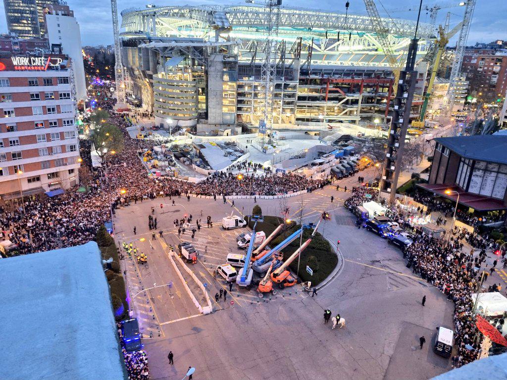 Espectacular recibimiento a los jugadores del Real Madrid en el Bernabéu y los invitados de lujo