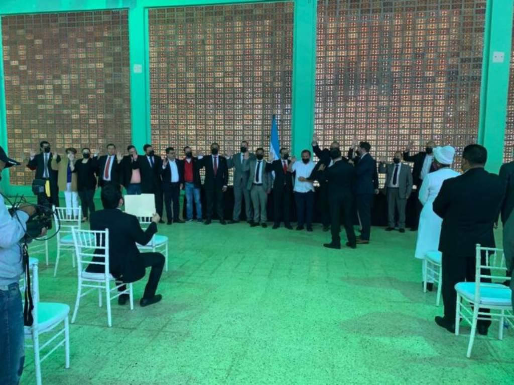 Continúa la incertidumbre: Honduras con dos presidentes en el Congreso Nacional y las imágenes de Jorge Cálix viajando en helicóptero que causan alboroto