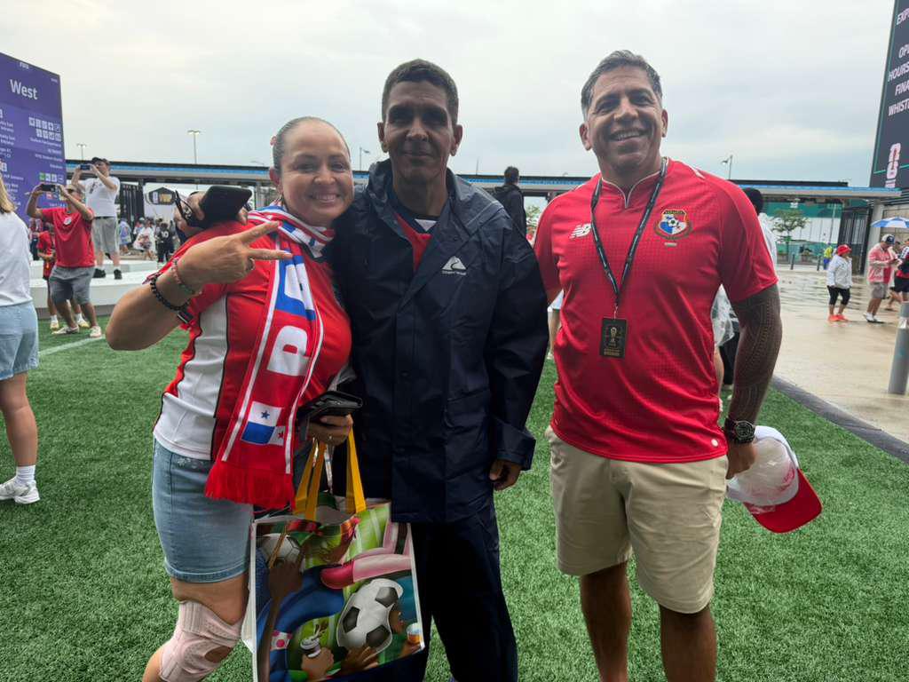 ¡Chucha madre!: afición de Panamá desafía a la lluvia en el duelo ante Inglaterra