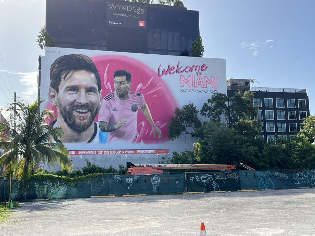 Curiosas banderas de Messi, histórica foto del Inter Miami, invitado especial y las enormes filas previo al debut del “10” en la Leagues Cup