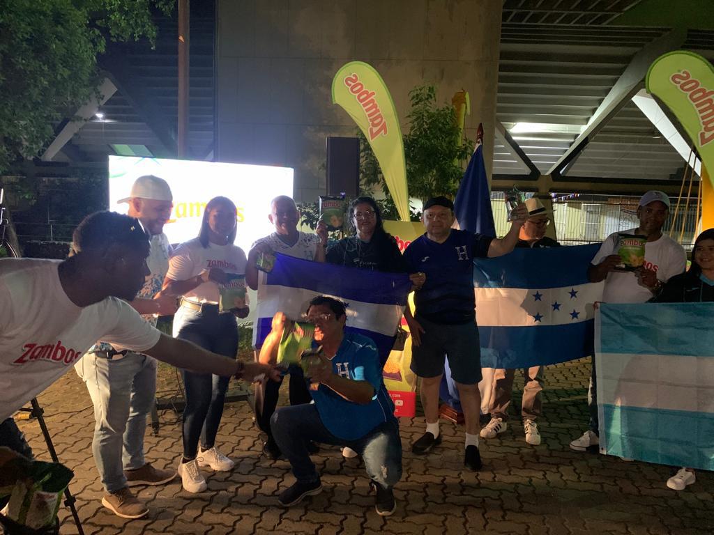¡Presencia catracha! Las imágenes del ambiente en el estadio Olímpico Félix Sánchez para el duelo entre Cuba y Honduras