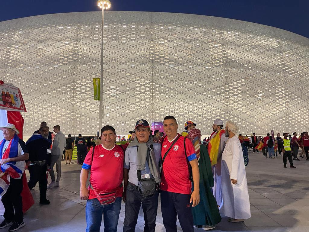 El reconocido DT que llegó a apoyar a Costa Rica, la charla Luis Enrique-Suárez y ¿quién era la preciosa tica en las gradas?