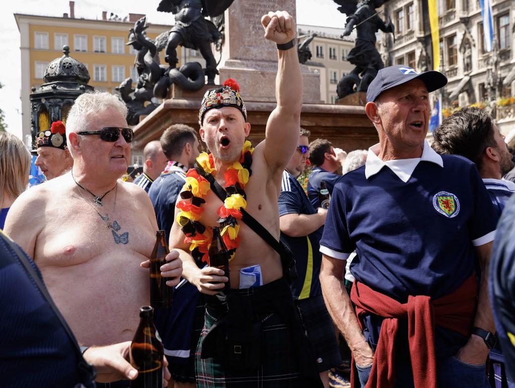 Gaitas, en faldas y con cervezas: afición de Escocia se toma Múnich previo al partido ante Alemania en la Eurocopa 2024