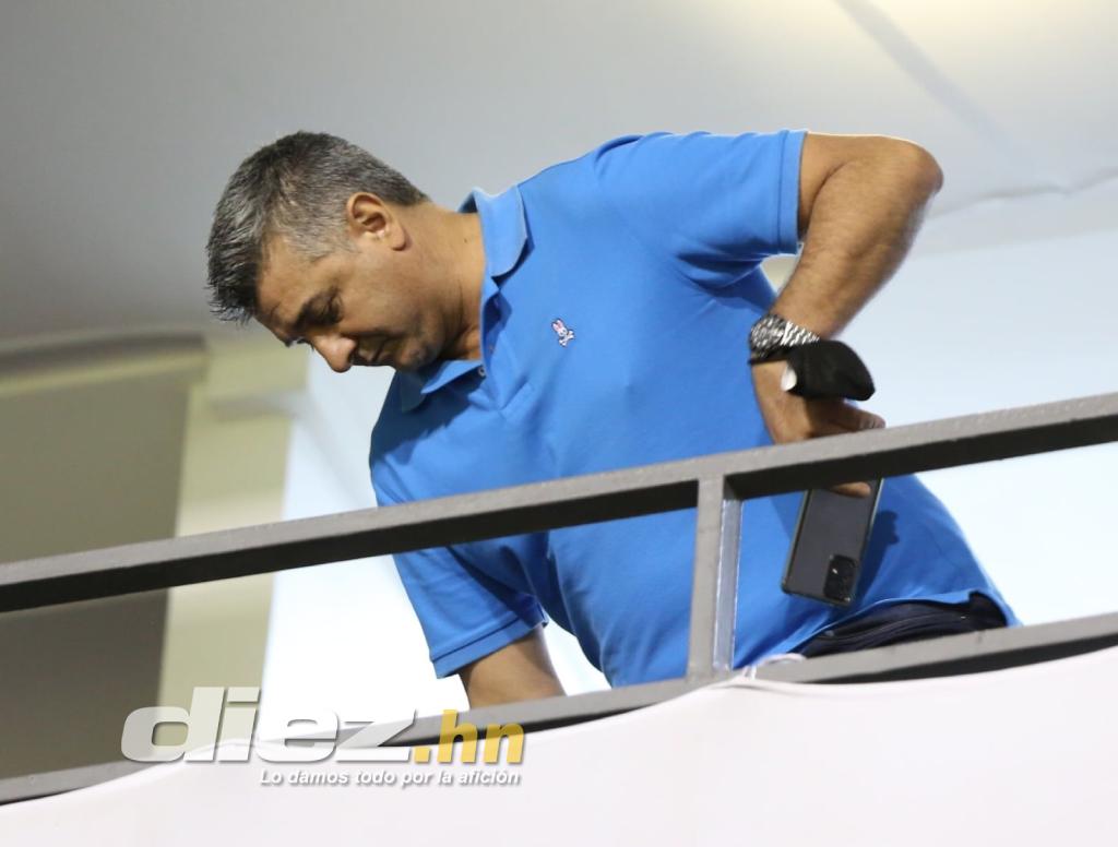 Lo que no viste en TV: El tierno abrazo de Troglio con unos niños, bellas chicas y Diego Vázquez en la doble cartelera en el Nacional