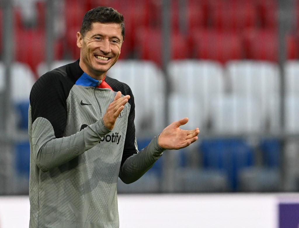 Lewandowski regresa a Múnich: el entrenamiento del Barcelona en el Allianz Arena; Koundé y Memphis tirando rostro