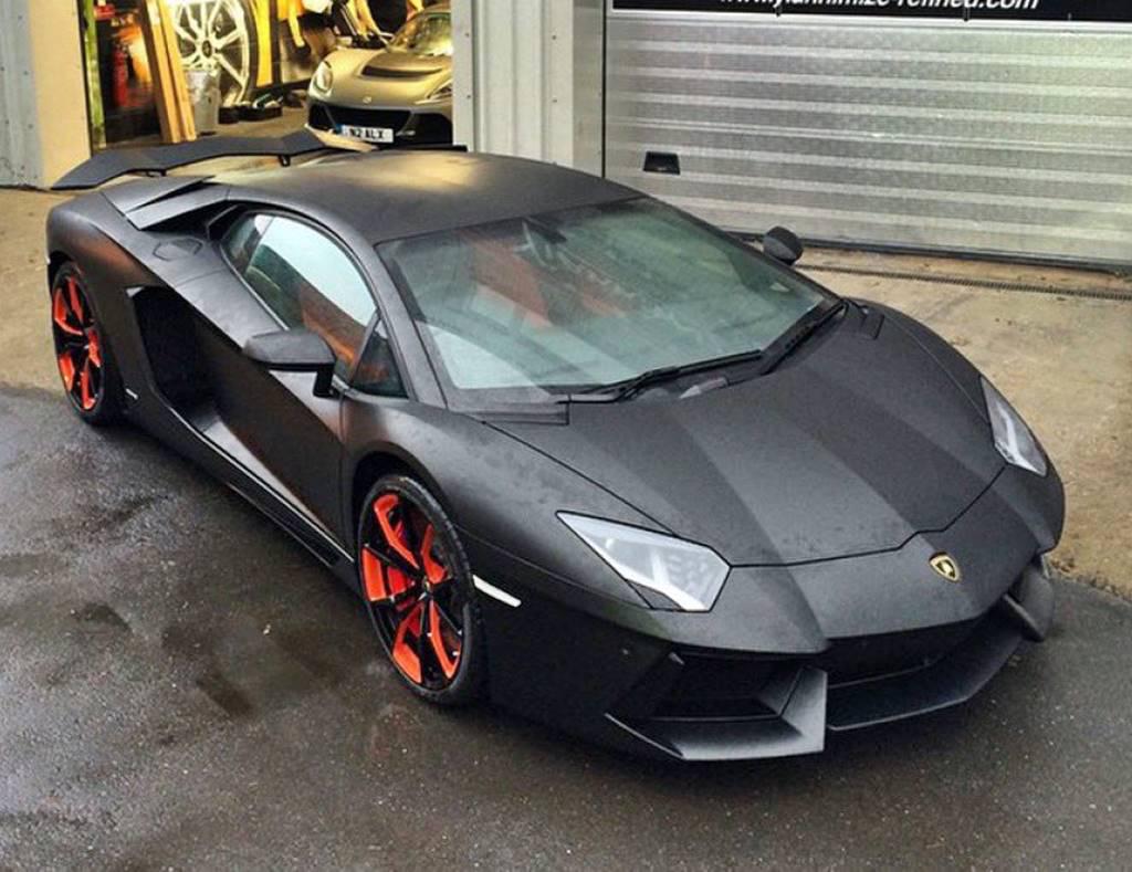 El “Kun” Agüero pone a la venta la que considera su compra más inútil: “Tiene telarañas y todo”