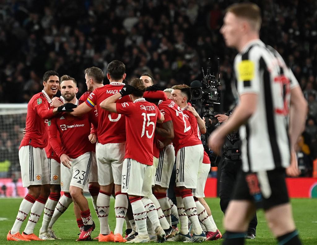 Manchester United logró levantar un título después de seis años en blanco.