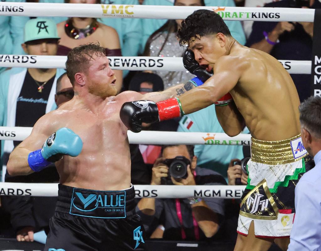 Munguia intentó inquietar al ‘Canelo’, pero la experiencia del campeón fue determinante.