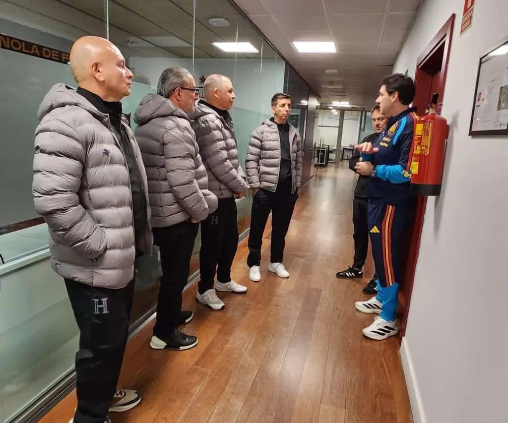 ¡Junto a Lamine Yamal! Directivos de la selección de Honduras visitan concentración de España y así fue el gesto del jugador
