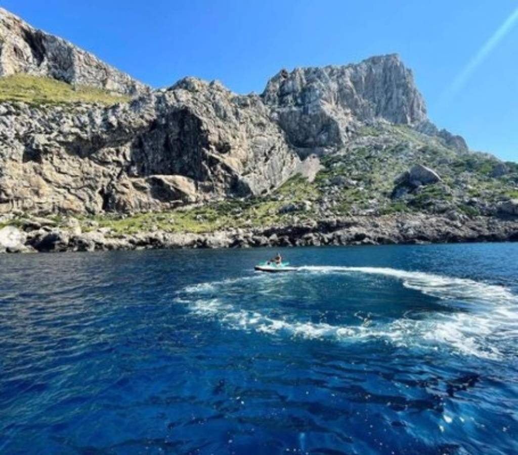 Georgina Rodríguez deslumbra en sus vacaciones con Cristiano Ronaldo en un yate de lujo