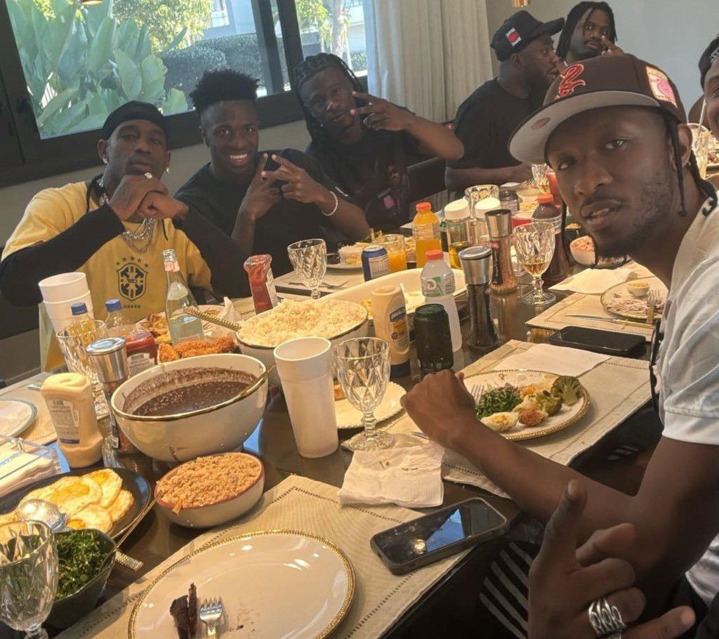 Mbappé y su mejor amigo se soltaron con Bad Bunny; Endrick festeja en exótico país y Vinicius sorprende