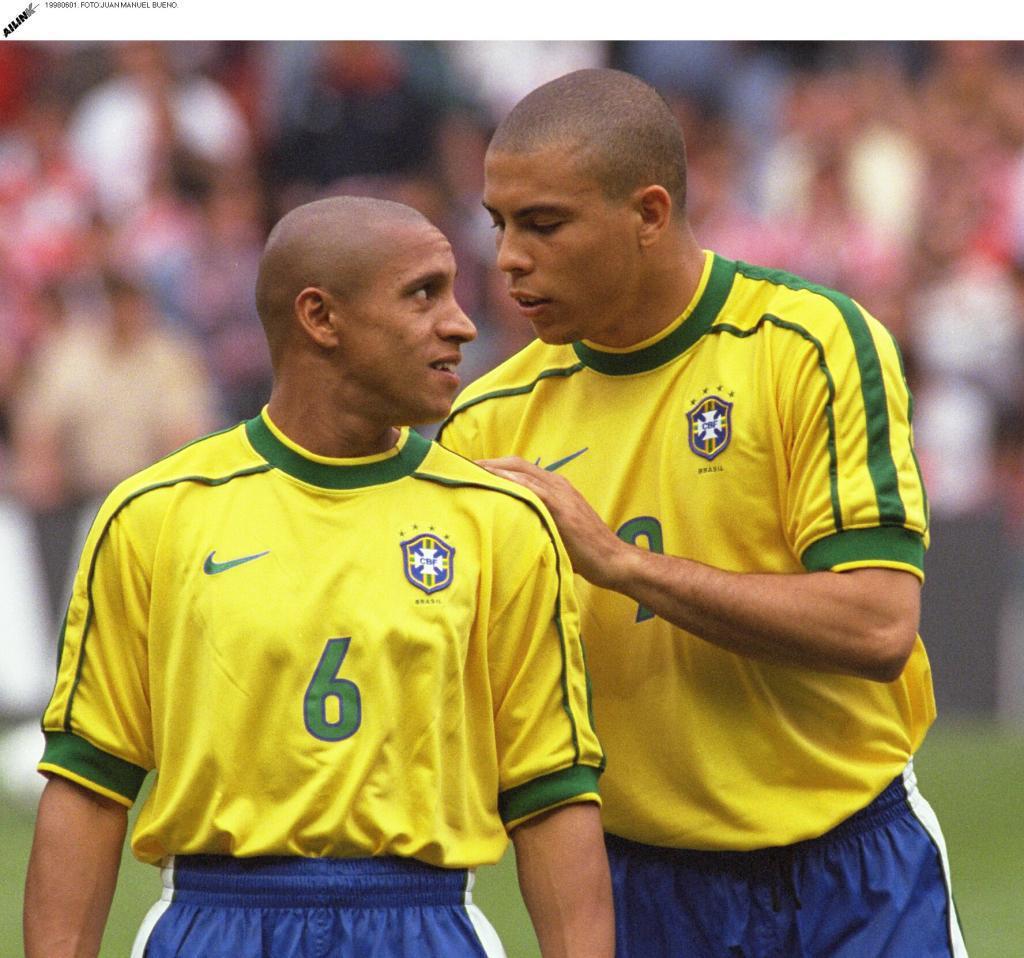 Roberto Carlos dijo que Ronaldo le había robado el Balón de Oro 2002 en tono de broma, asegura que era el gran favorito.