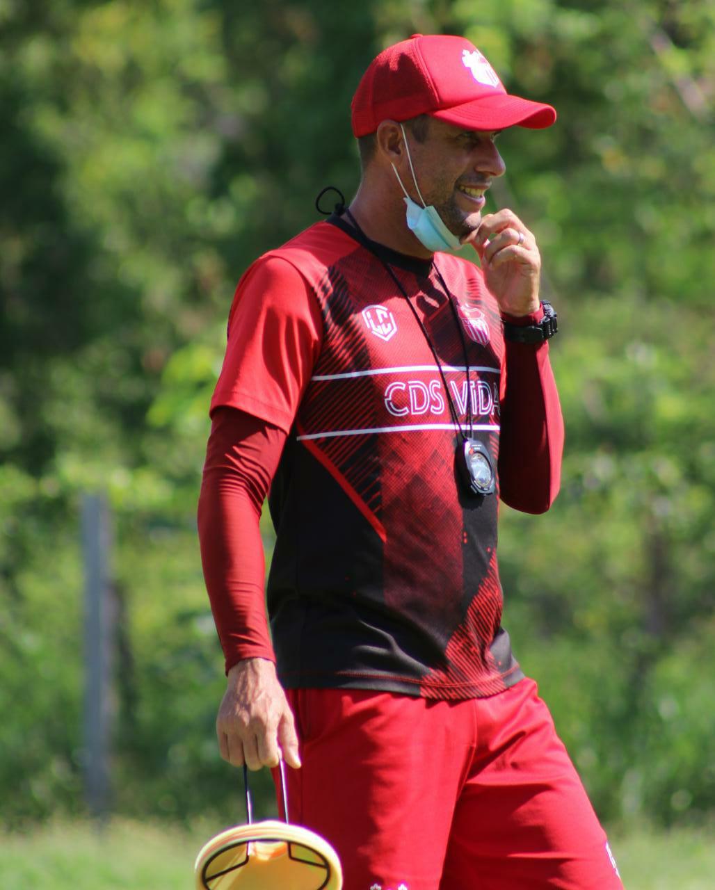 Júnior Izaguirre hará su debut como nuevo entrenador del Vida en Tocoa ante Real Sociedad.